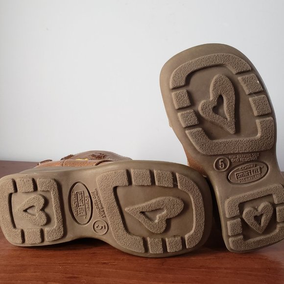 Disney Simba Boots Faux Leather Light Up SmartFit Non Marking Sole Size 5 Kids - Picture 8 of 8